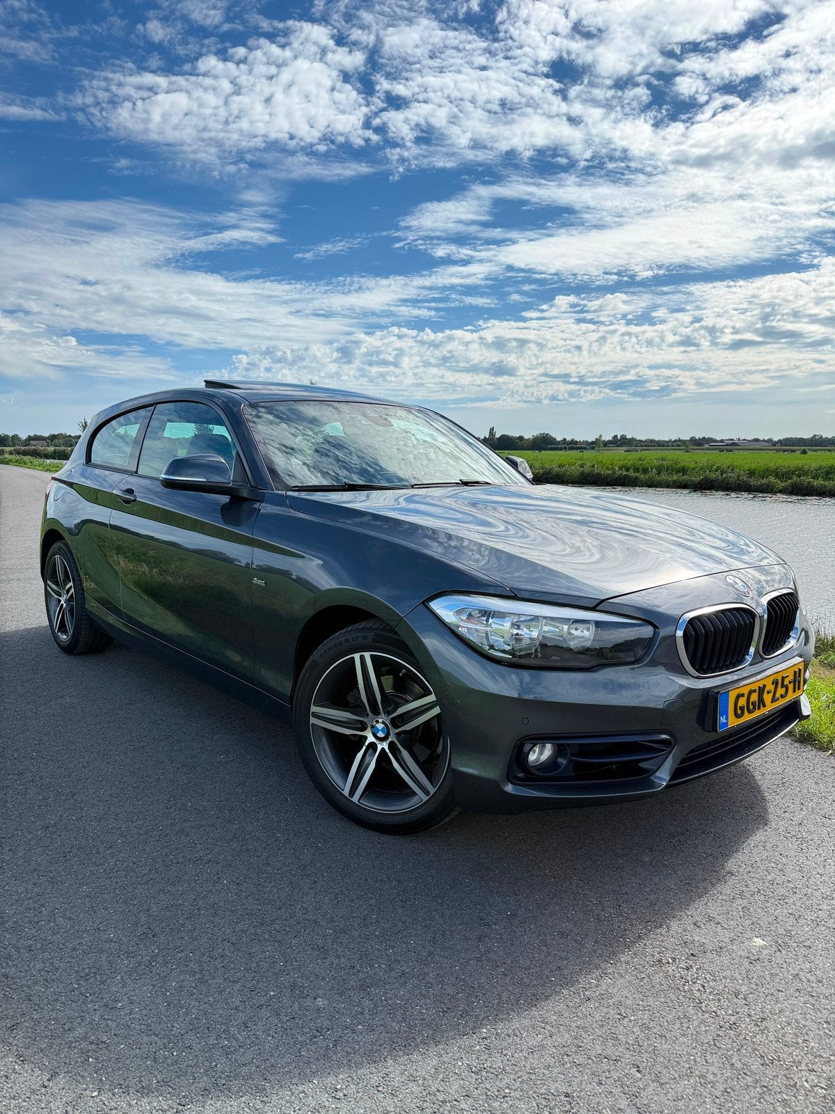 BMW 1-serie 118i High Executive Automaat | Sport / Keyless, Auto's, Dealer onderhouden, Zwart, 1290 kg, 4 stoelen