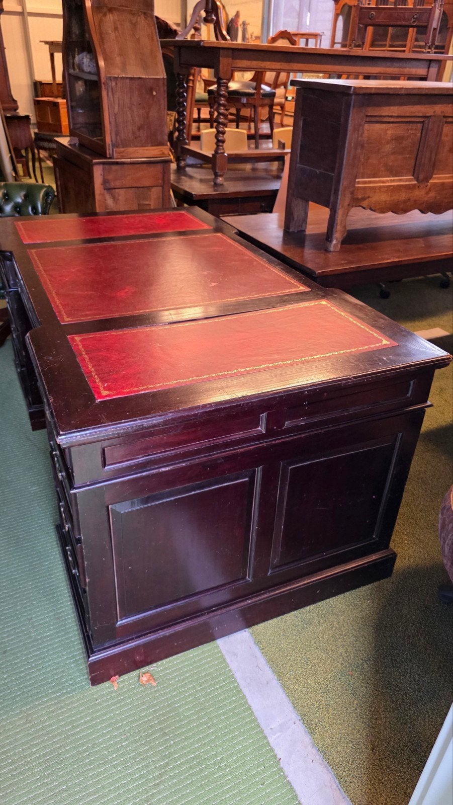 Mahonie Chesterfield dubbel desk / bureau, Huis en Inrichting, Bureaus, Ophalen, Gebruikt