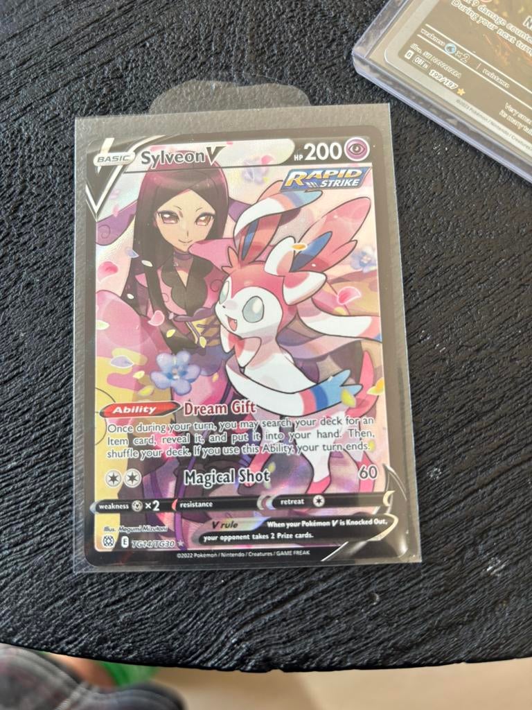 Sylveon V TG14/TG30, Ophalen of Verzenden, Zo goed als nieuw