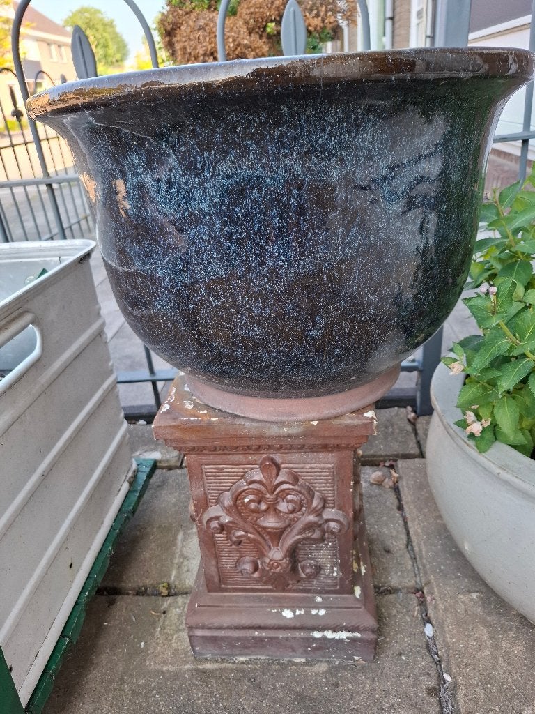 Tuinvaas op sokkel, Tuin en Terras, Tuinvazen, Ophalen, Gebruikt