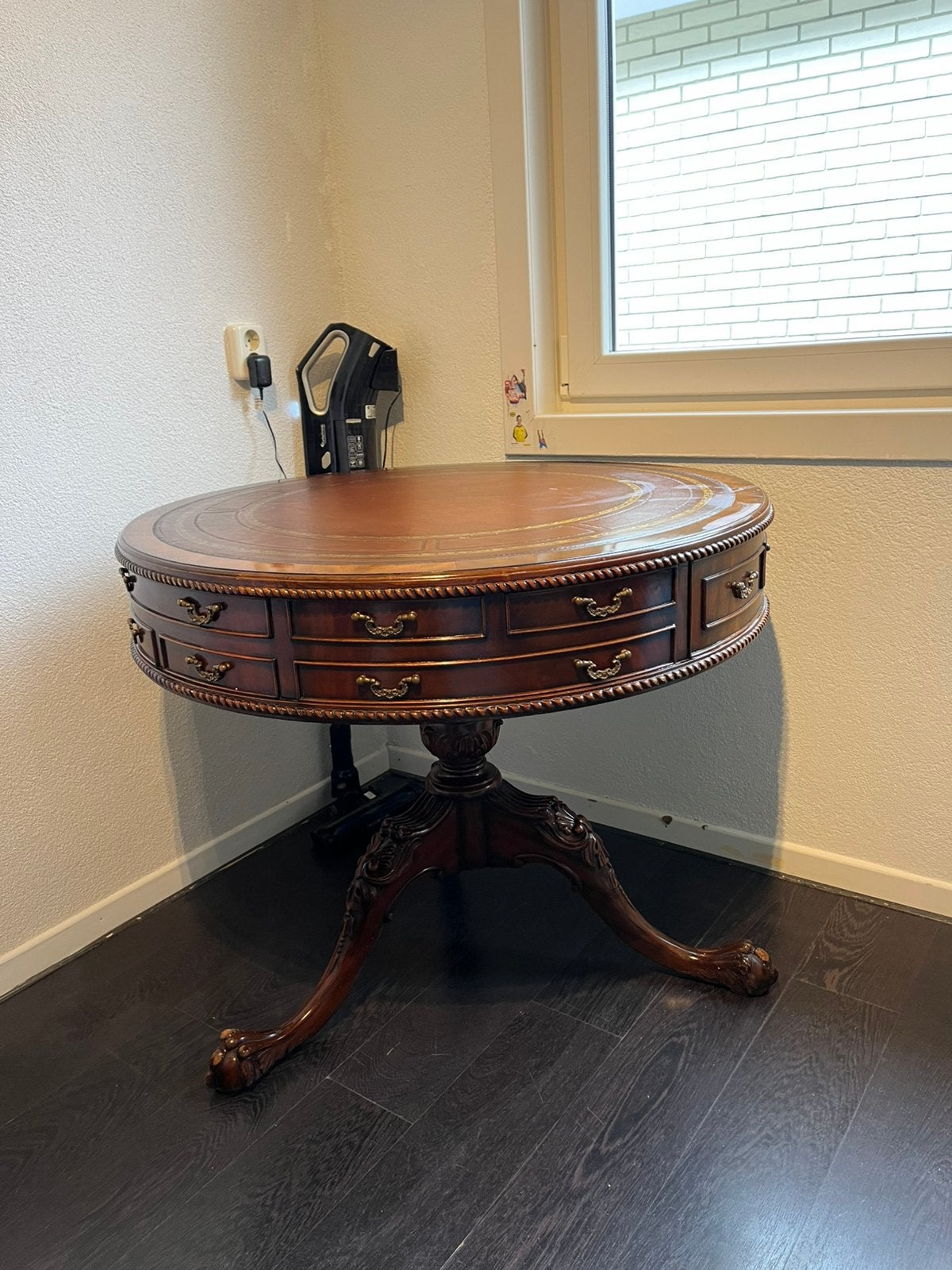 Ronde bijzet tafef  met Leren Blad 100% mahonie hout, Ophalen