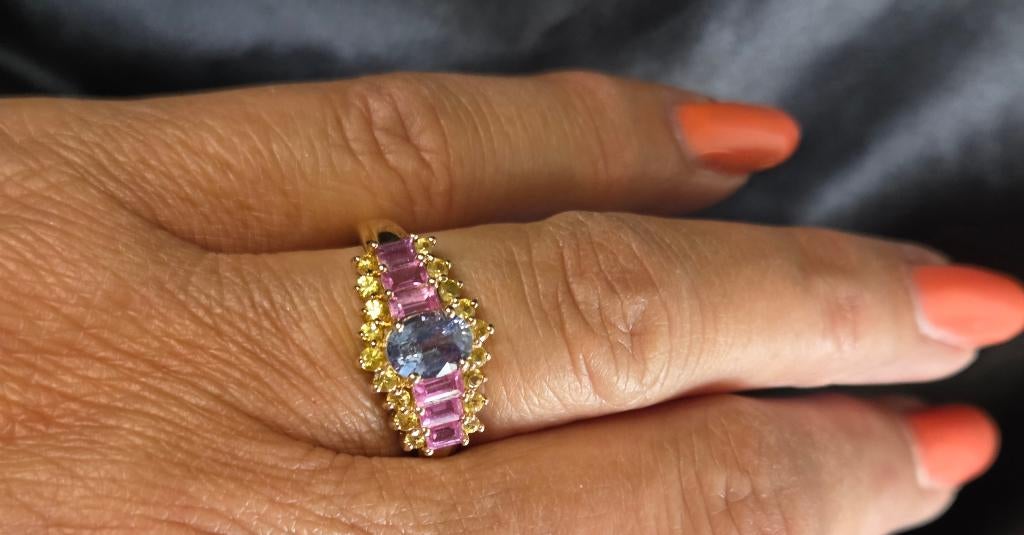 Gouden Vintage ring met edelstenen saffier. 2026/254., Sieraden, Tassen en Uiterlijk, Ringen, 18 tot 19, Overige kleuren, ., Ophalen of Verzenden