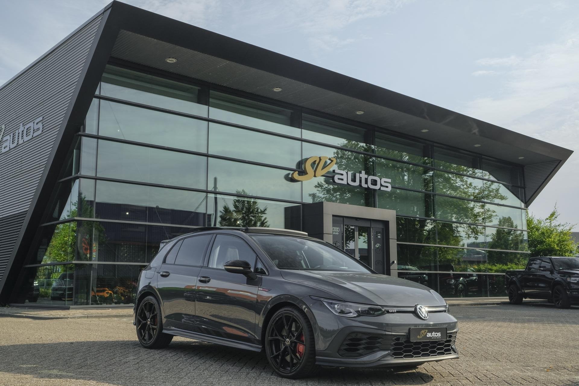 Volkswagen Golf 8 GTI Clubsport 2.0 TSI 300pk Panoramadak IQ, Gebruikt, 4 cilinders, 1984 cc, Automatische klimaatregeling