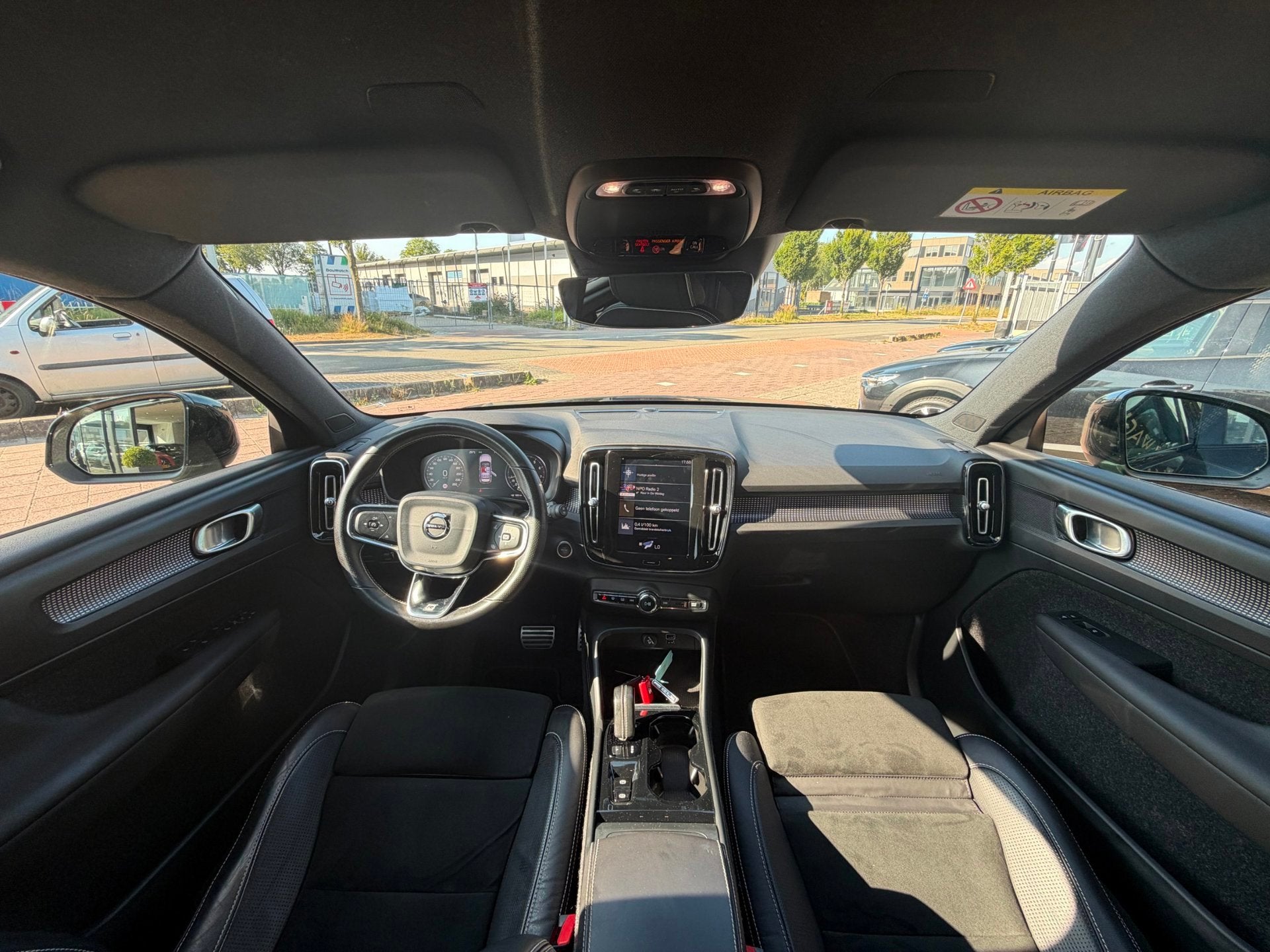 Volvo XC40 1.5 T3 R-Design Clima|Cruise|NAV|Trekhaak|DealerO, Auto's, Volvo, 12 maanden, Gebruikt, Euro 6, Origineel Nederlands