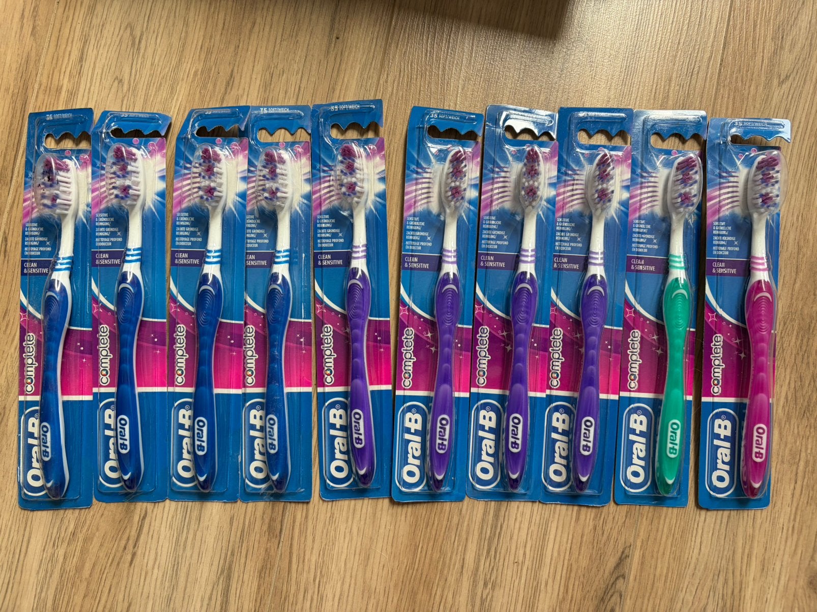 Oral-B tandenborstels (10 stuks), Ophalen of Verzenden, Zo goed als nieuw, Tandenborstel