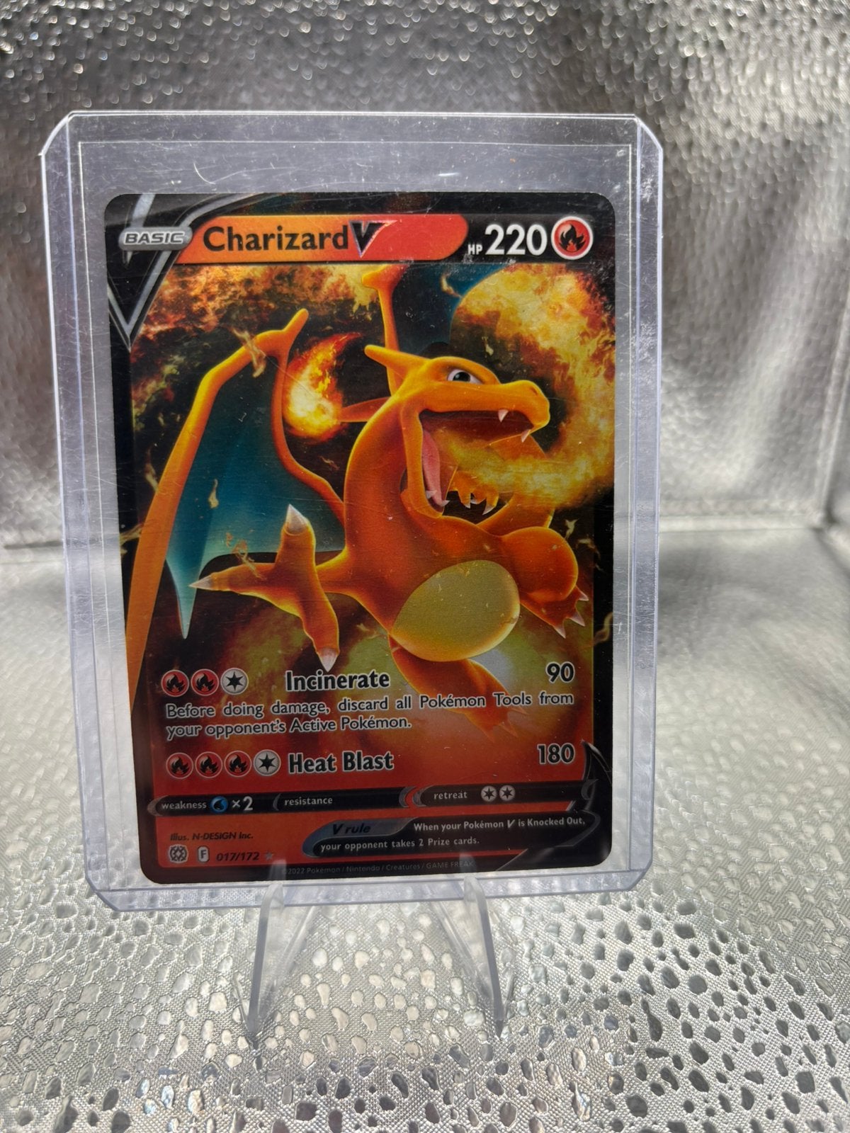 Charizard V (BRS 017) Brilliant Stars - Singles, Ophalen of Verzenden, Zo goed als nieuw, Losse kaart