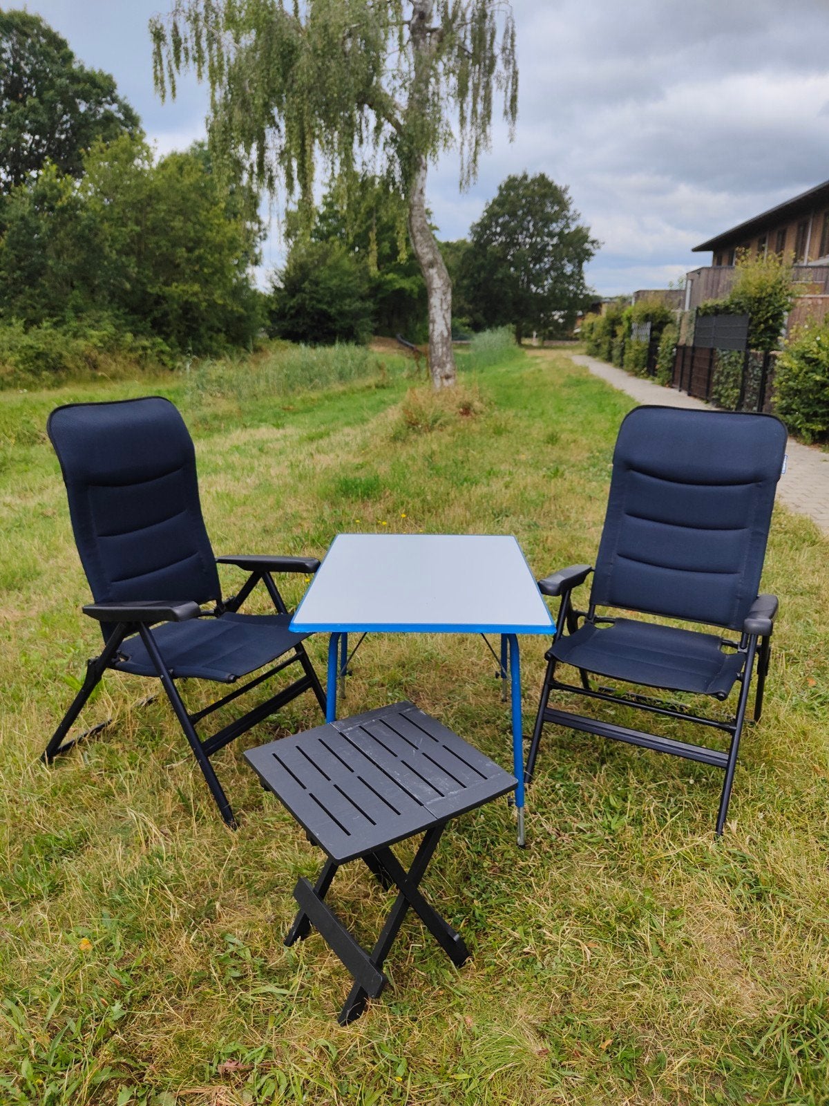 Tafel 68x100 cm. + 2 stoelen campart + bijzet klaptafel, Ophalen of Verzenden, Campingstoel
