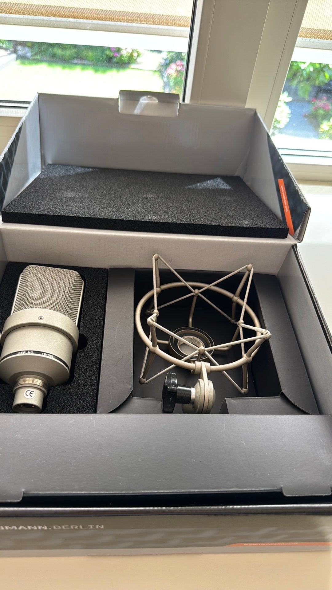 Neuman microfone, Ophalen, Zo goed als nieuw, Zwart