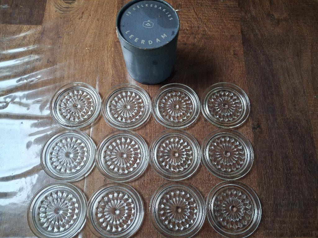 oma's nostalgisch / vintage glazen onderzetters uit leerdam, Ophalen of Verzenden, Zo goed als nieuw, Glas of Kopje