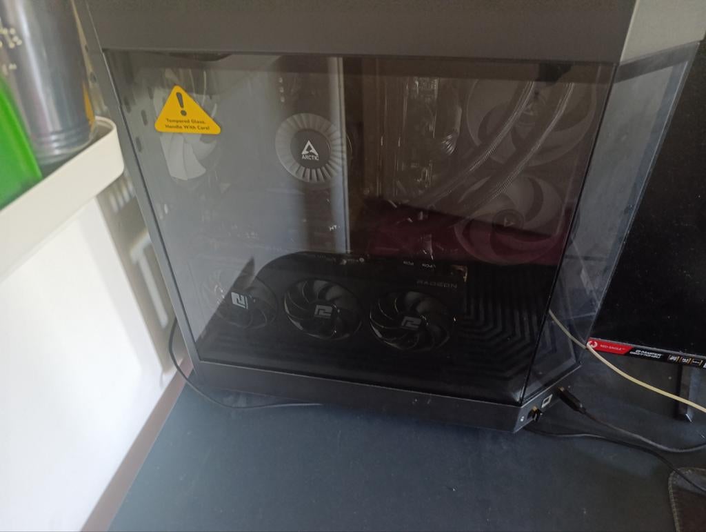 Super high end gaming Pc, 1080p-4K, Met monitor, 32 GB, Virtual Reality, Zo goed als nieuw