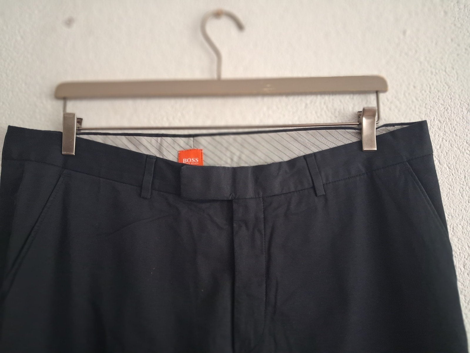 Nette BOSS herenpantalon - Maat 27 (vergelijkbaar met L), Kleding | Heren, Broeken en Pantalons, Ophalen of Verzenden