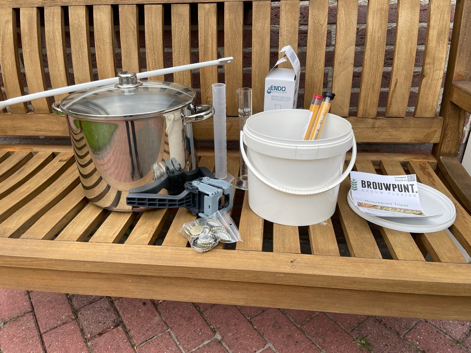 Complete bierbrouwset met flessen en boek, Hobby en Vrije tijd, Ophalen of Verzenden, Gebruikt