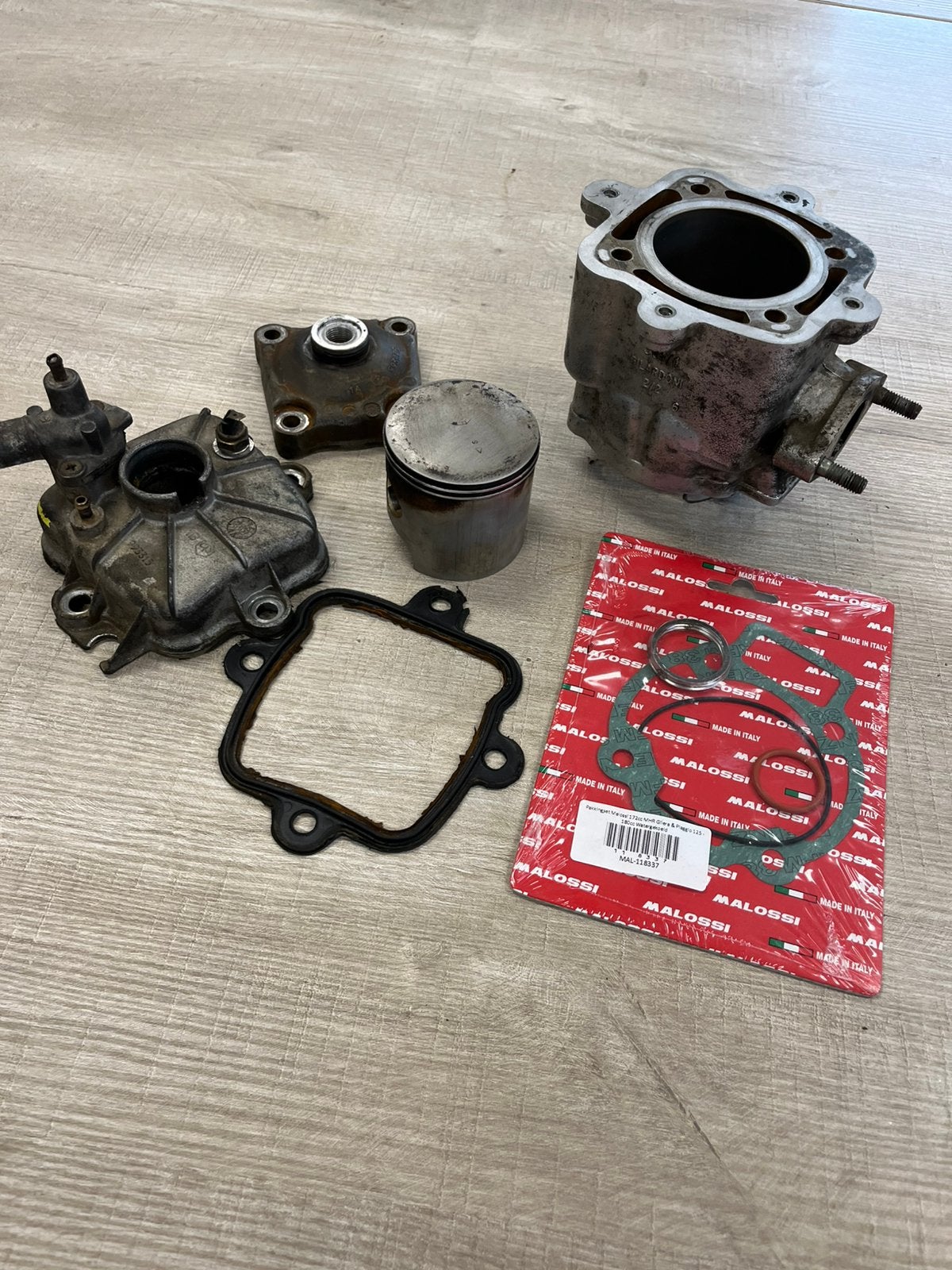 Piaggio GILARDONI 180 2/2 cilinder set+pakkingen compleet, Ophalen of Verzenden, Zo goed als nieuw, Cilinder, Piaggio