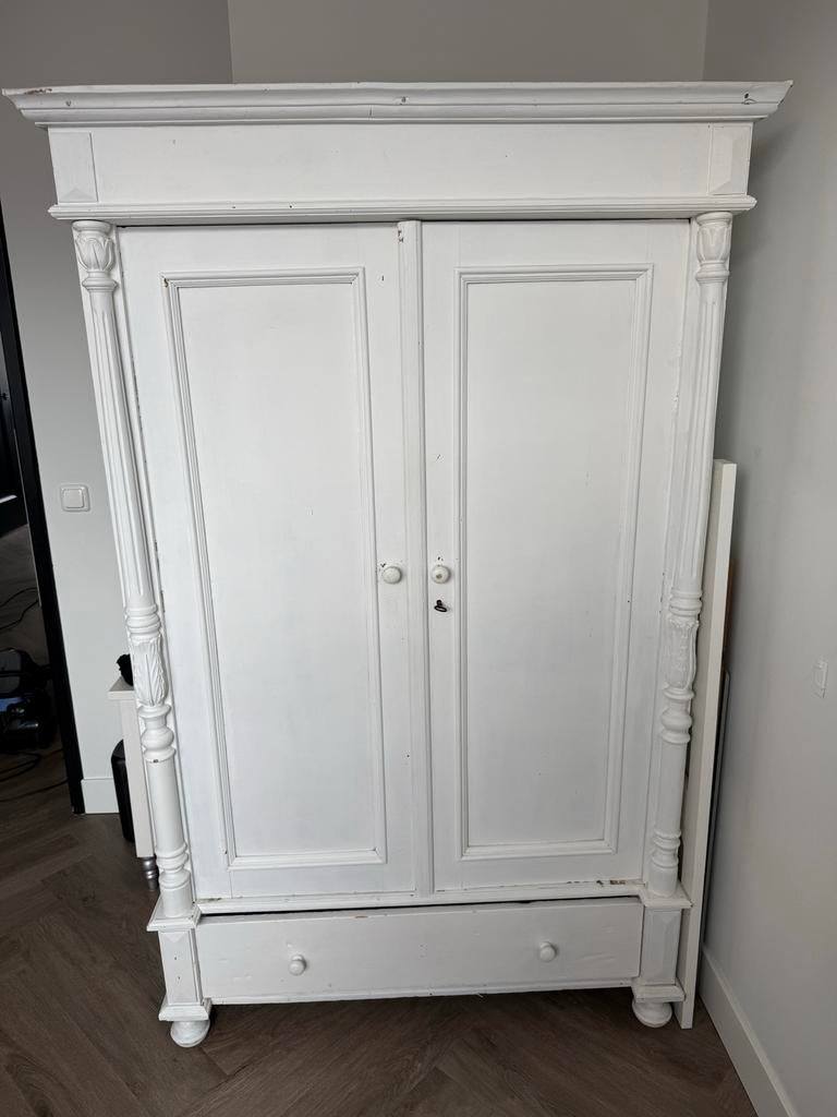 Witte kledingkast met 5 planken en hanggedeelte, Ophalen, Met plank(en), Gebruikt, 100 tot 150 cm