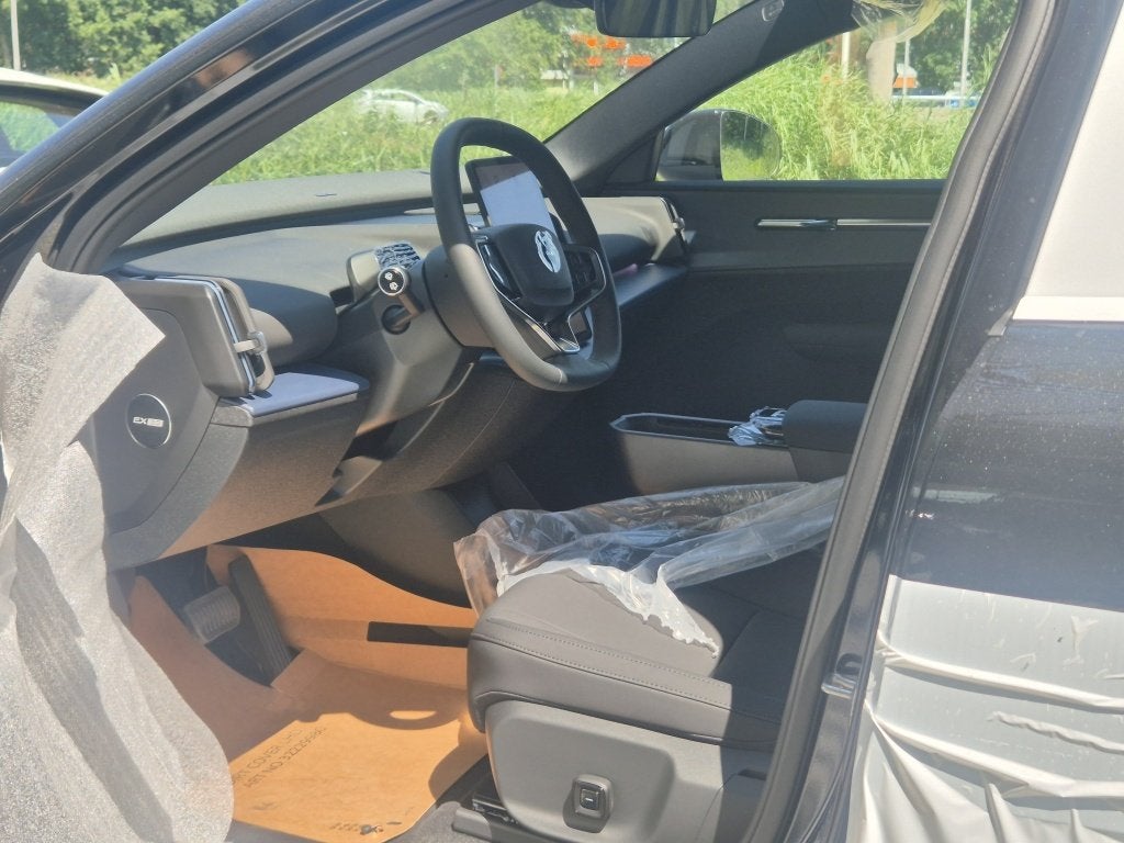 Volvo EX30 Cross Country P5 Long Range 69kWh/272PK Plus Euro, Auto's, Volvo, 0 cilinders, EX30, Zwart, Nieuw