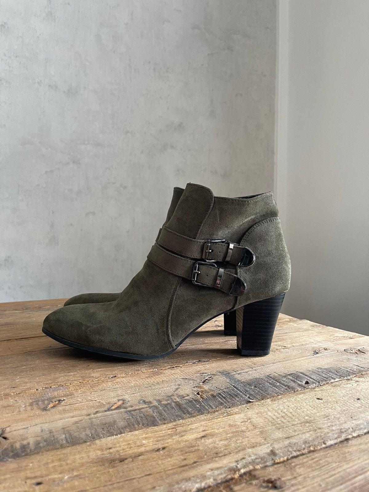 Enkellaarzen • Maat 41, Kleding | Dames, Ophalen of Verzenden, Zo goed als nieuw, Groen, Lage of Enkellaarzen
