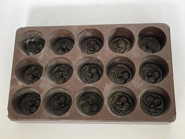 Oude bonbonvorm / bakvorm bonbons / kersenbonbons bakeliet., Ophalen