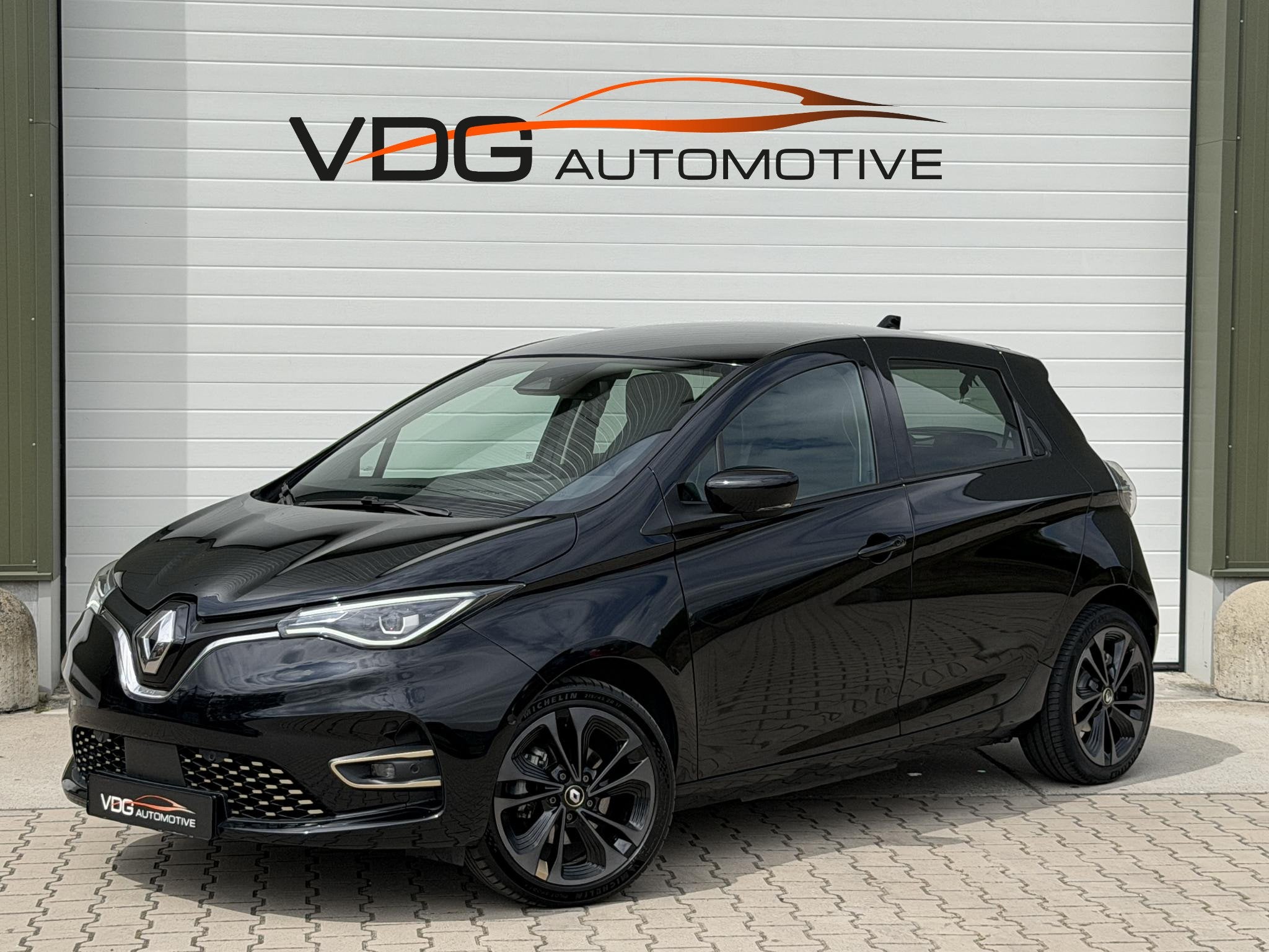 Renault ZOE R135 Iconic 52 kWh Snel lader/ soh 94%/ Koopaccu, Auto's, Renault, Dealer onderhouden, 136 pk, Gebruikt, Zwart