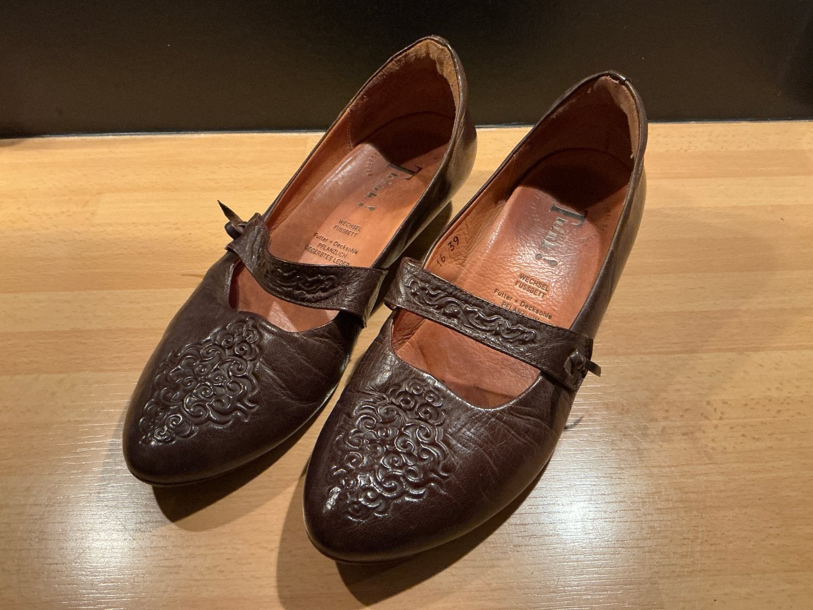 Think! Bruine Leren Ballerina's met Sierlijke Details Mt 39, Bruin, Zo goed als nieuw, Ballerina's, Ophalen of Verzenden