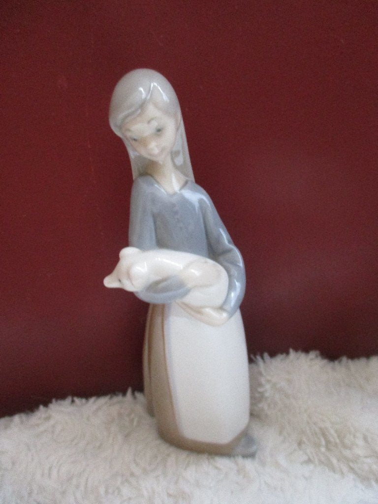 Lladro beeldje meisje met varkentje, Ophalen of Verzenden, Zo goed als nieuw, Mens