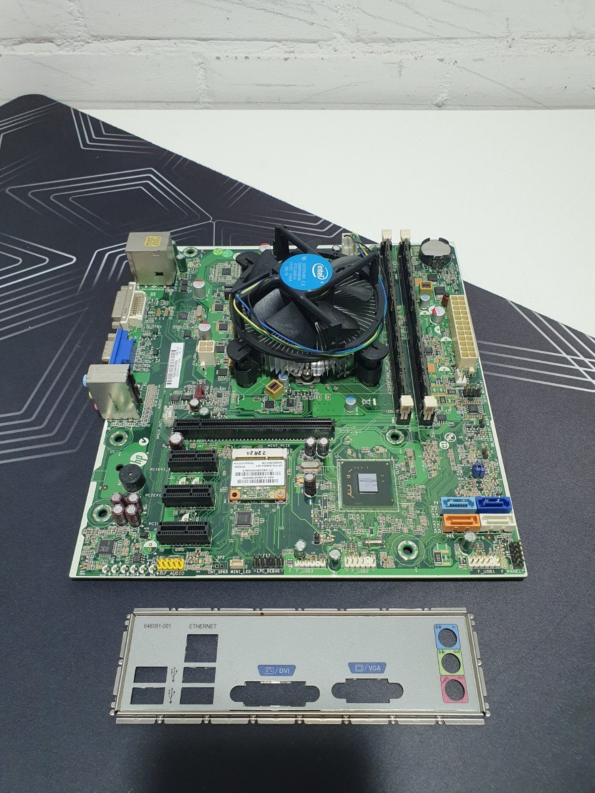 HP moederbord Socket 1155 + Intel i5-2400 + 8GB RAM + WiFi, Computers en Software, Moederborden, ., Refurbished, DDR3, Ophalen of Verzenden