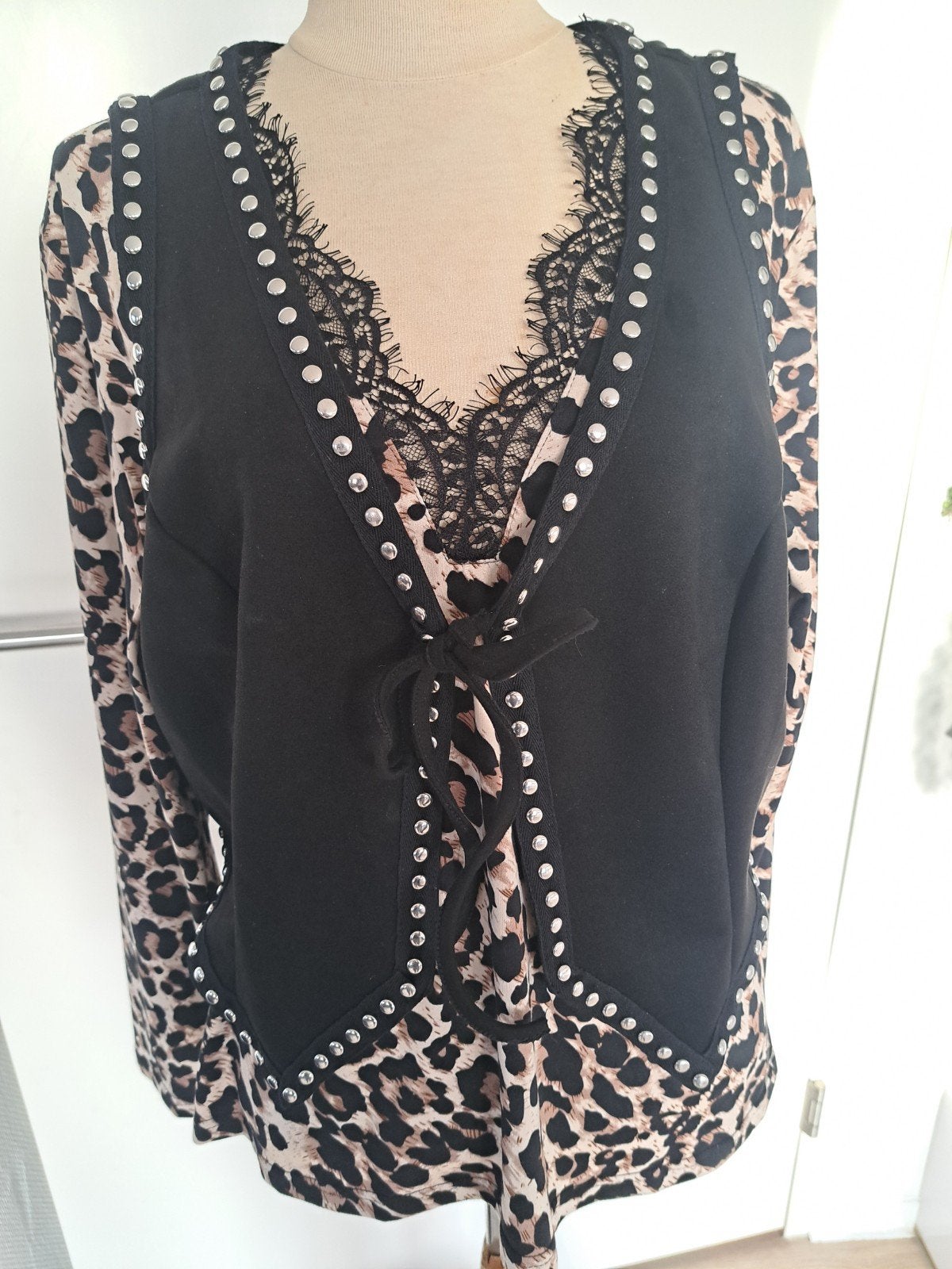 gilet met studs tot 44 stretch suèdine, Kleding | Dames, Verzenden, Zo goed als nieuw, Zwart