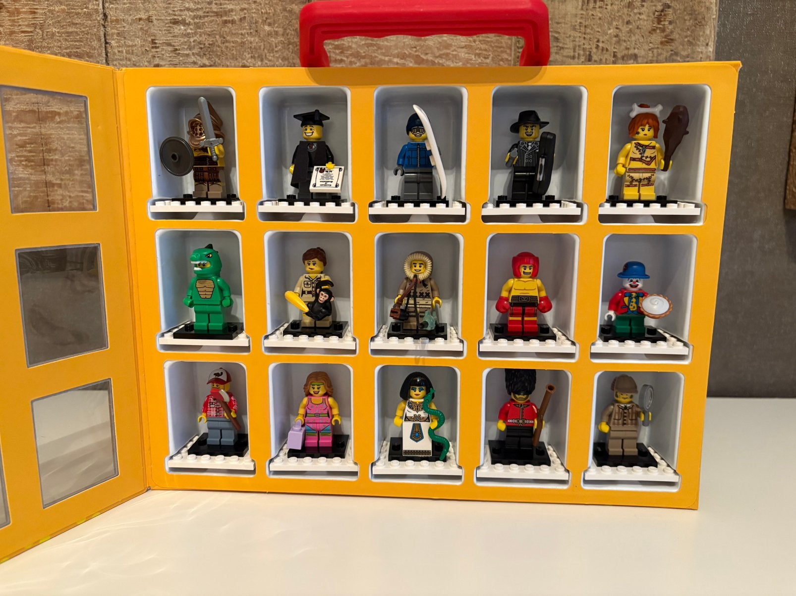 Lego minifiguren serie 5 met showcase koffer 15 minifiguren, Overige thema's, Lego, Compleet, Ophalen of Verzenden