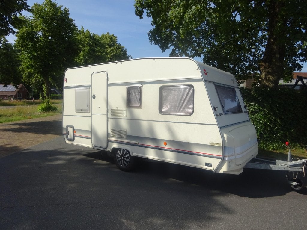 Bürstner Holiday 420 Slechts 766 KG, Caravans en Kamperen, Bedrijf, Treinzit, 750 - 1000 kg, Stabilisator