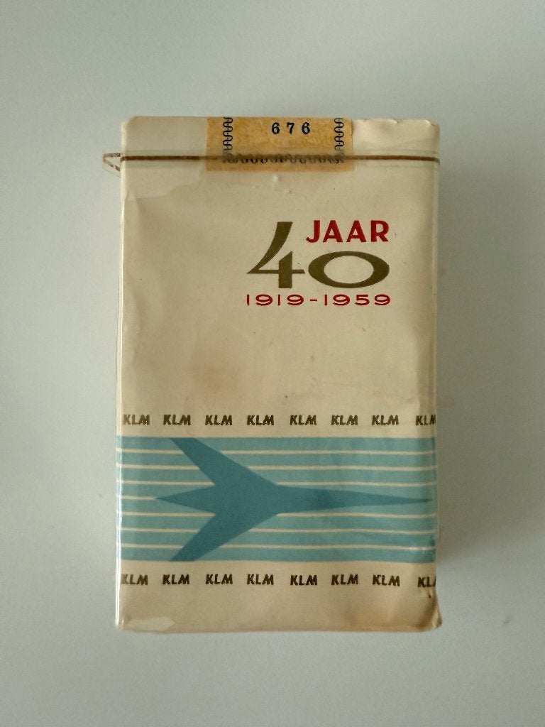 KLM 40 jaar 1919-1959 pakje sigaretten in cellofaanwikkel, Ophalen of Verzenden, Nieuw, Overige typen