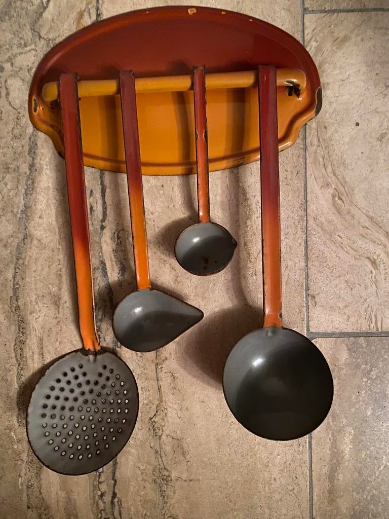 Vintage oranje lepelrek, Ophalen