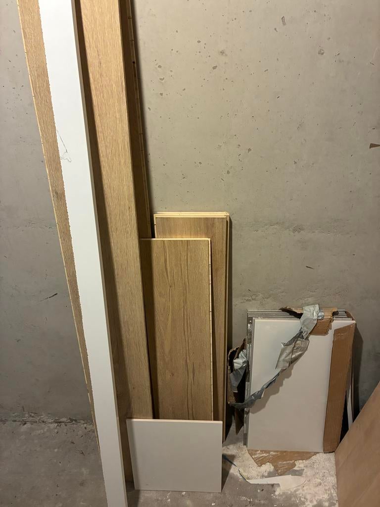Tegels en laminaatvloeren overgebleven GRATIS, Ophalen, 40 tot 60 cm, Keramiek, Nieuw