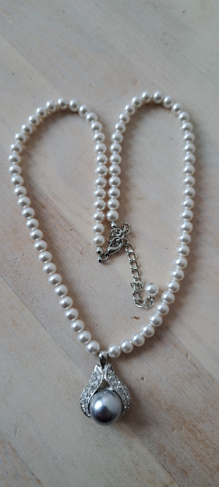 Parelketting met hanger, Ophalen of Verzenden, Zo goed als nieuw, Overige materialen, Met hanger