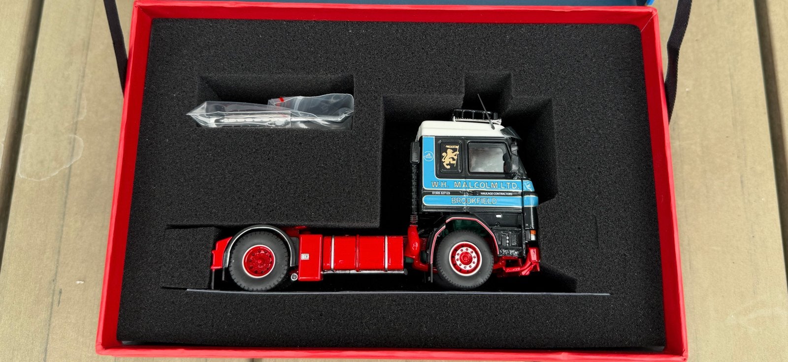 Tekno Scania 143 4x2 MALCOLM, Hobby en Vrije tijd, Modelauto's | 1:50, Ophalen of Verzenden, Zo goed als nieuw, Bus of Vrachtwagen