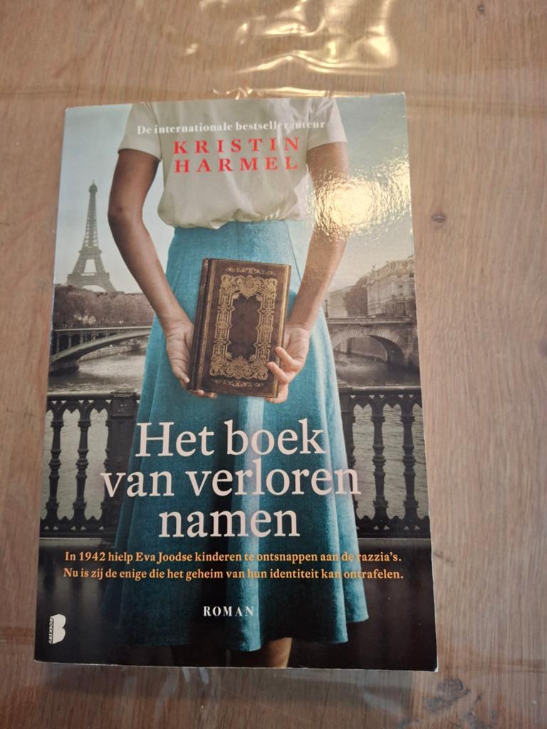 Het boek van verloren namen - Kristin Harmel (Gelezen), Boeken, Ophalen of Verzenden