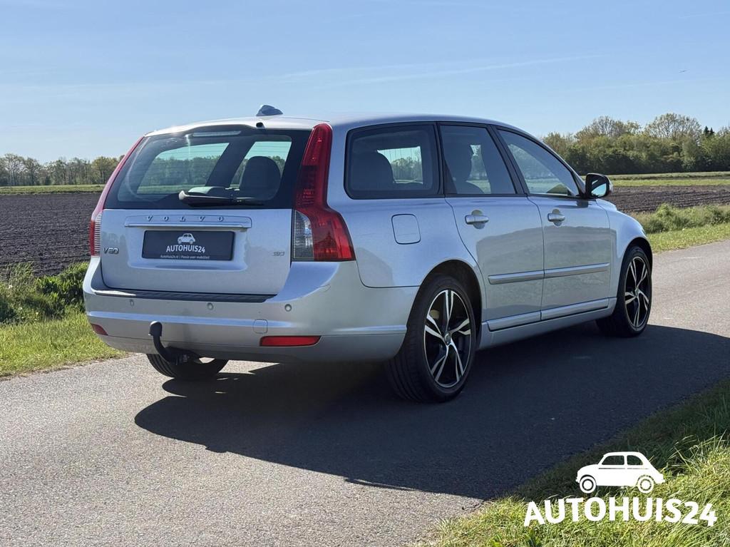 Volvo V50 2.0 Business Pro Edition NAVI|LEDER|TREKHAAK|NL-AU, Parkeersensor, Gebruikt, Zwart, 4 cilinders