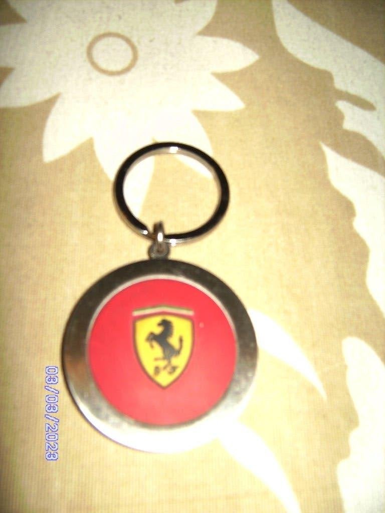 sleutelhanger automerk Ferrari afb logo beestje doorsne 5 cm, Verzamelen, Ophalen of Verzenden, Zo goed als nieuw, Merk