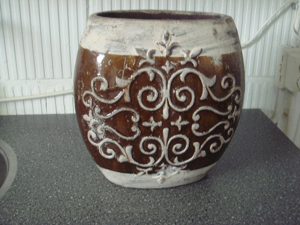 Decoratieve bloempotten met barokke patronen (2 stuks), Rond, Zo goed als nieuw, Minder dan 40 cm, Balkon