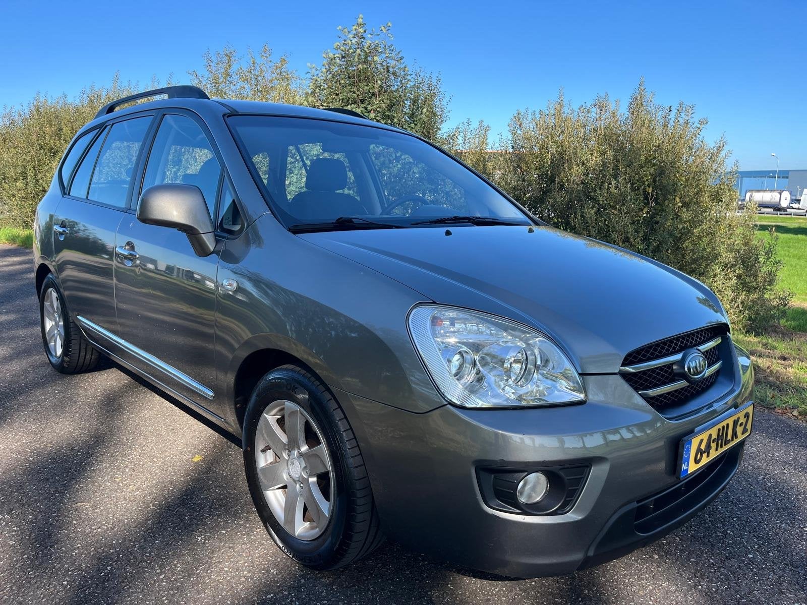 Kia Carens 2.0 | Clima | Cruise | Parkeersens. | Trekhaak, Auto's, Voorwielaandrijving, Gebruikt, 4 cilinders, 700 kg