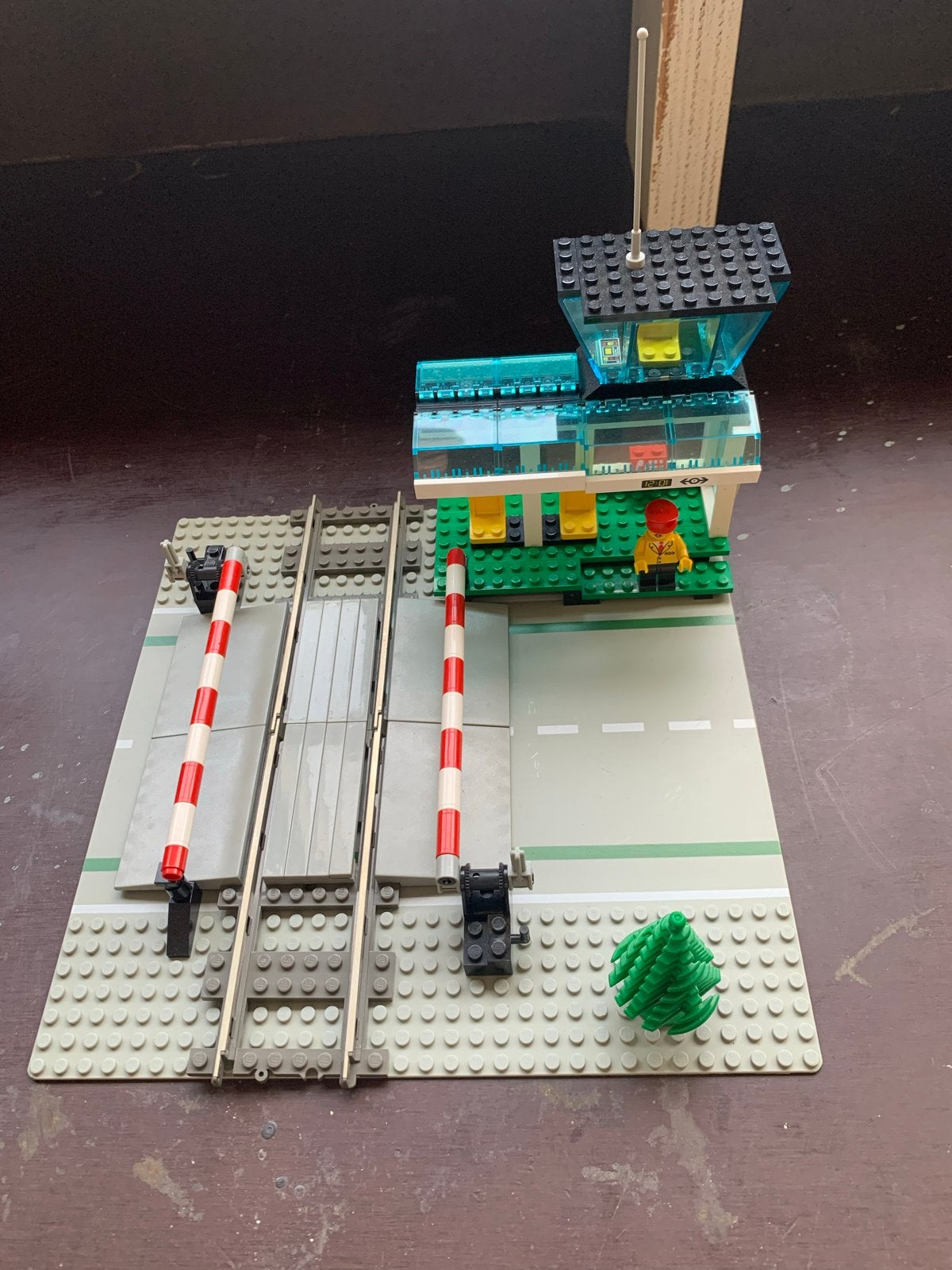 Lego 4532 spoorwegovergang met seinhuisje en poortjes, Kinderen en Baby's, Ophalen of Verzenden, Gebruikt, Lego
