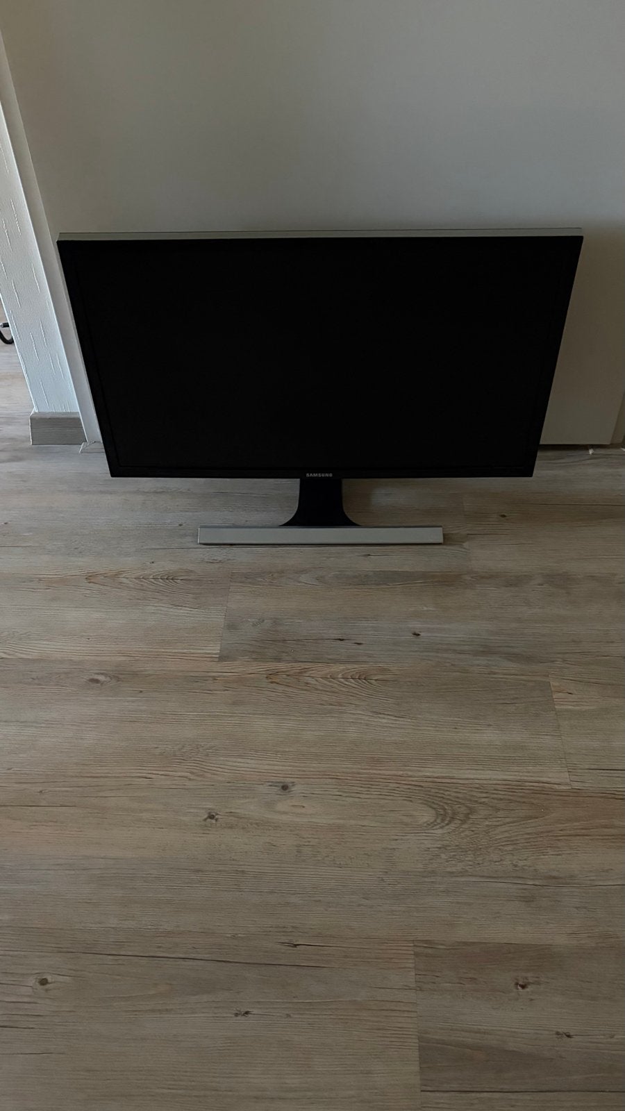 2 Samsung U28E590D monitoren - 70 cm (28 inch) 4K UHD, HDMI, 60 Hz of minder, Ophalen, Gaming