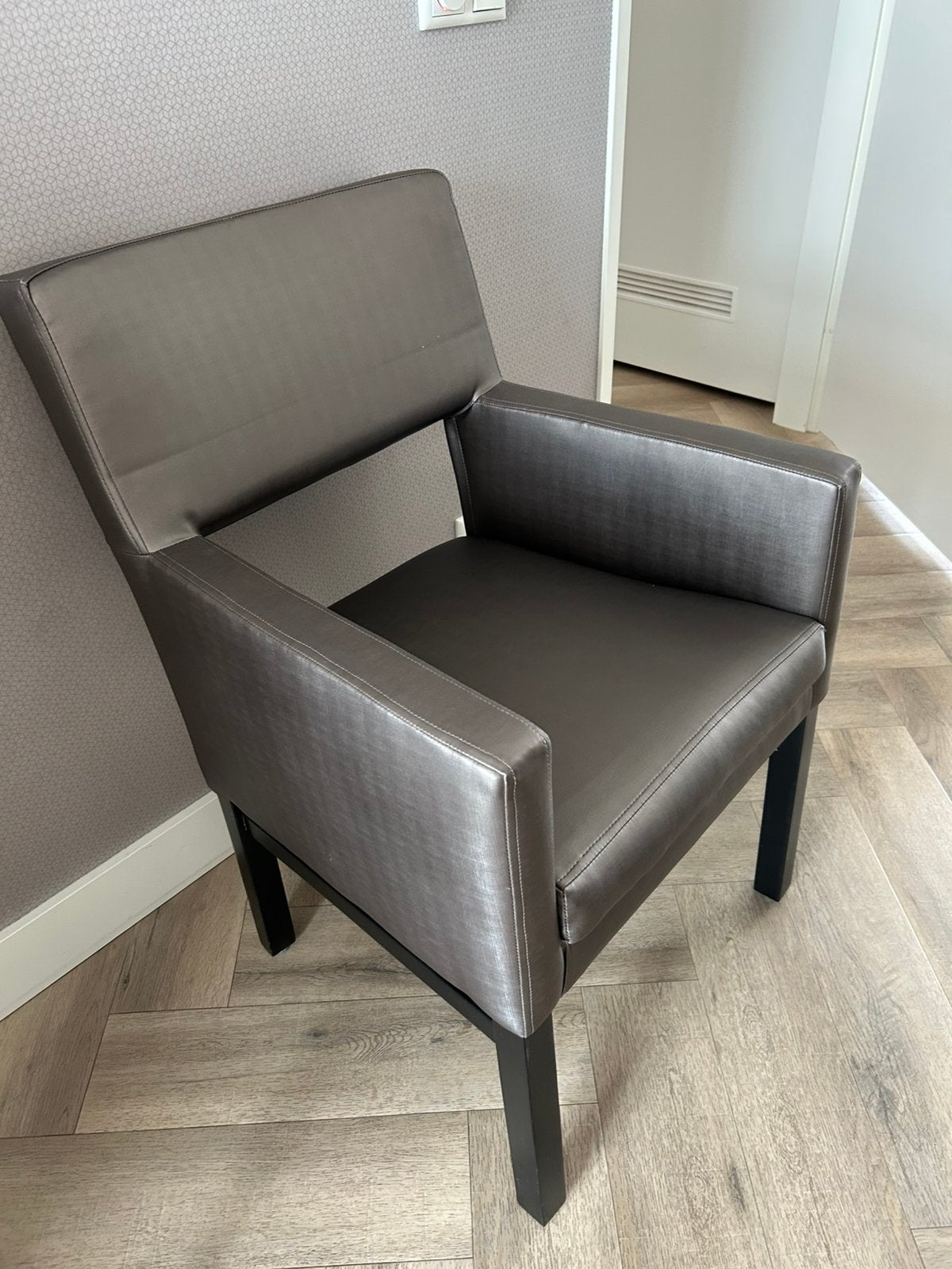 Leren stoel, Huis en Inrichting, Stoelen, Ophalen, Zo goed als nieuw, Leer, Vijf, Zes of meer stoelen