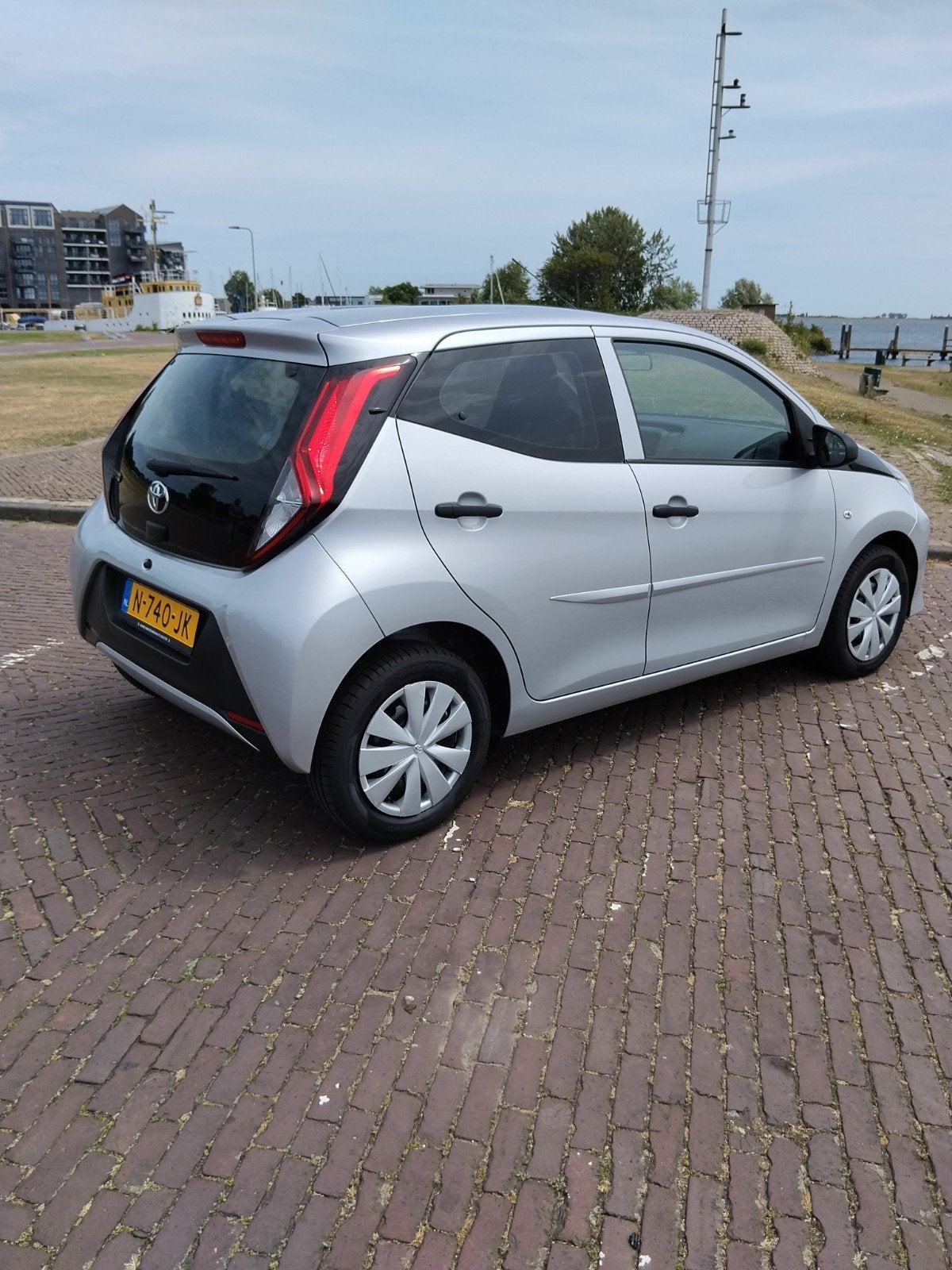 Toyota Aygo 1.0 Vvt-i 72pk 5D 2021 Grijs, Voorwielaandrijving, 4 stoelen, Origineel Nederlands, Handgeschakeld