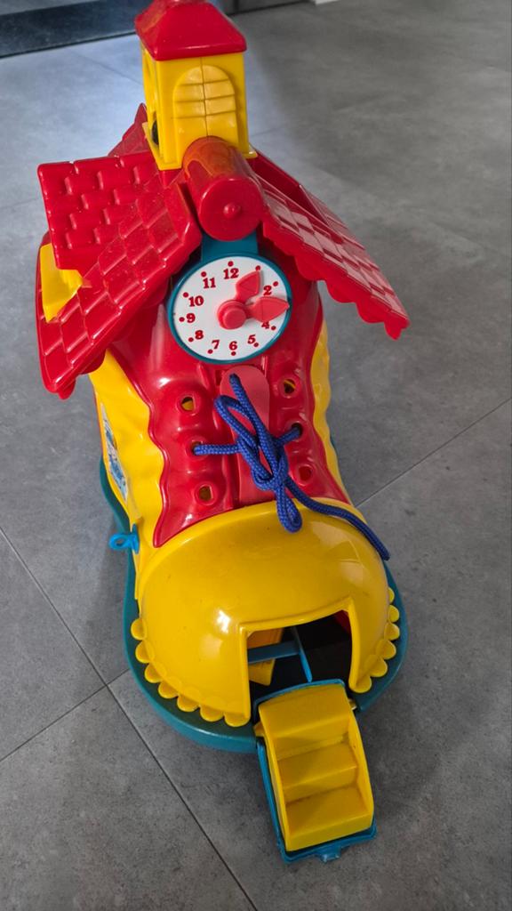 Te koop, leer/speel schoen. Je kunt er veel mee., Ophalen, Zo goed als nieuw