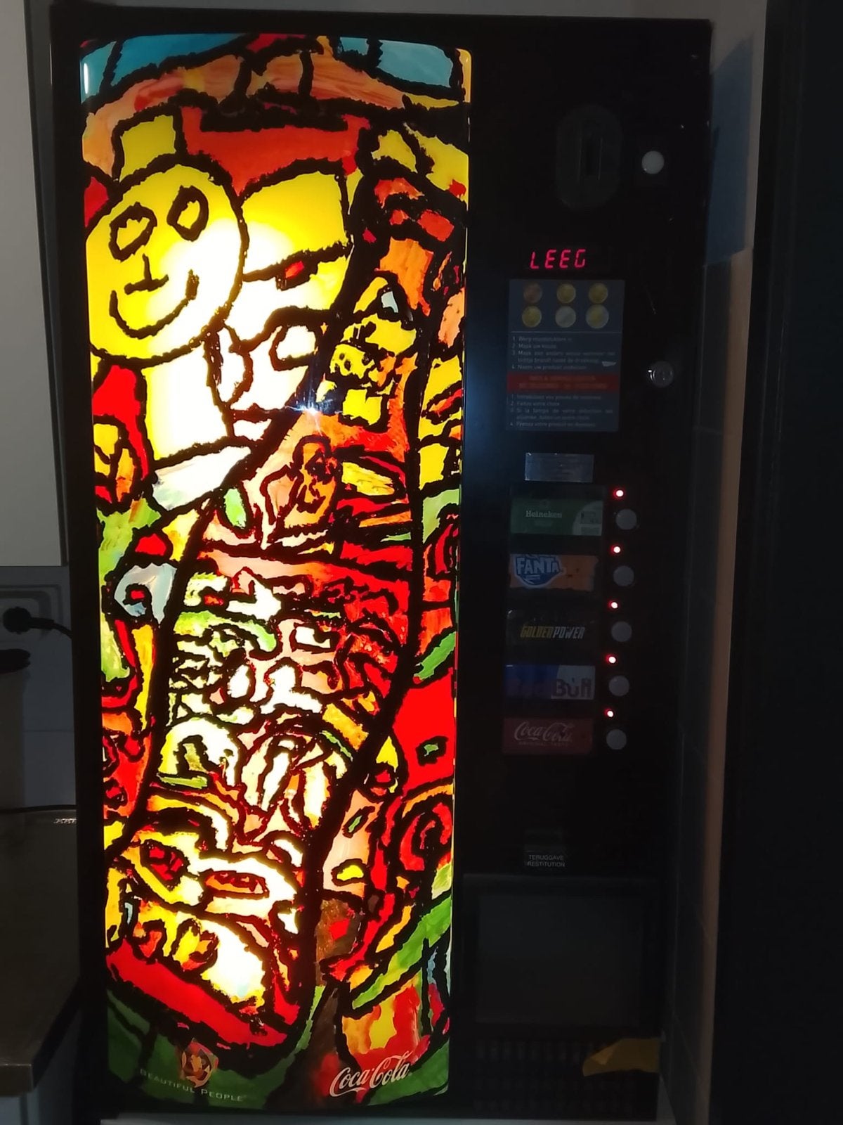 Coca-Cola automaat met unieke kunstzinnige verlichting, Ophalen, Gebruikt