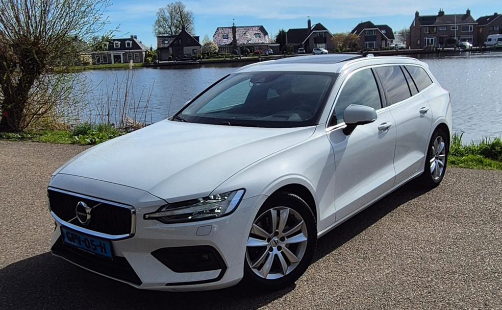 Volvo V60 B4 197pk Geartronic Mild Hybrid 2021 Wit, 4 cilinders, Wit, Particulier, 1703 kg