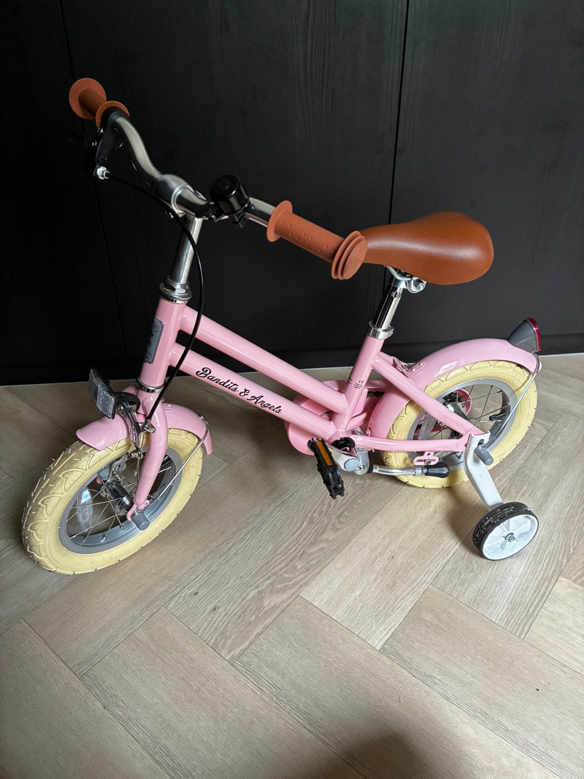 Roze kinderfiets Bandits and Angels 12 inch, Ophalen, Zo goed als nieuw, Minder dan 16 inch