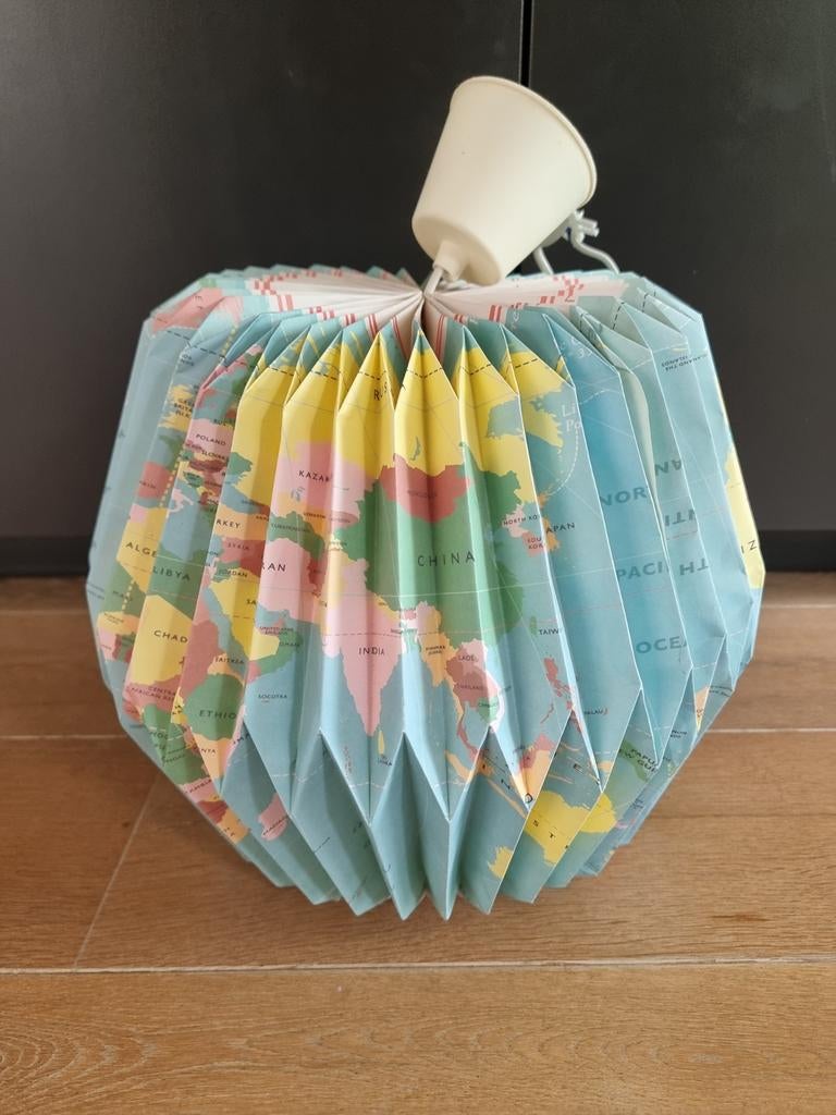 Vintage Wereldkaart Papieren Lampenkap - Inclusief Armatuur, Ophalen of Verzenden, Zo goed als nieuw, Overige materialen, Vintage, Wereldkaart, Decoratief