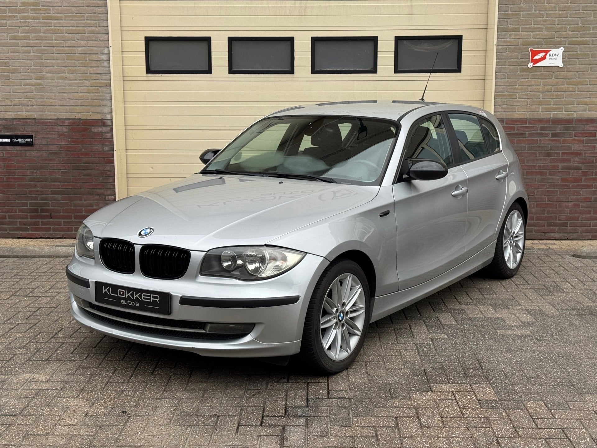 BMW 1-serie 118i Business Line Automaat|Carplay|NWE distribu, Zwart, Origineel Nederlands, 650 kg, Euro 4