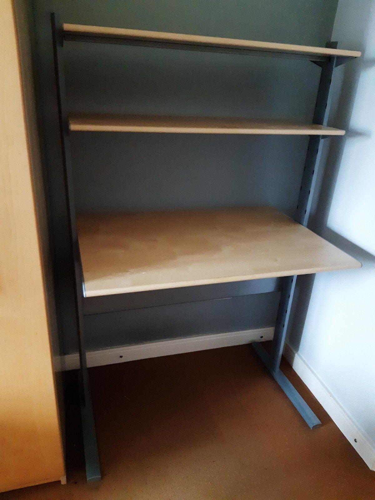 IKEA Bureau met verstelbaar blad en 2 planken, Ophalen, In hoogte verstelbaar, Zo goed als nieuw, IKEA