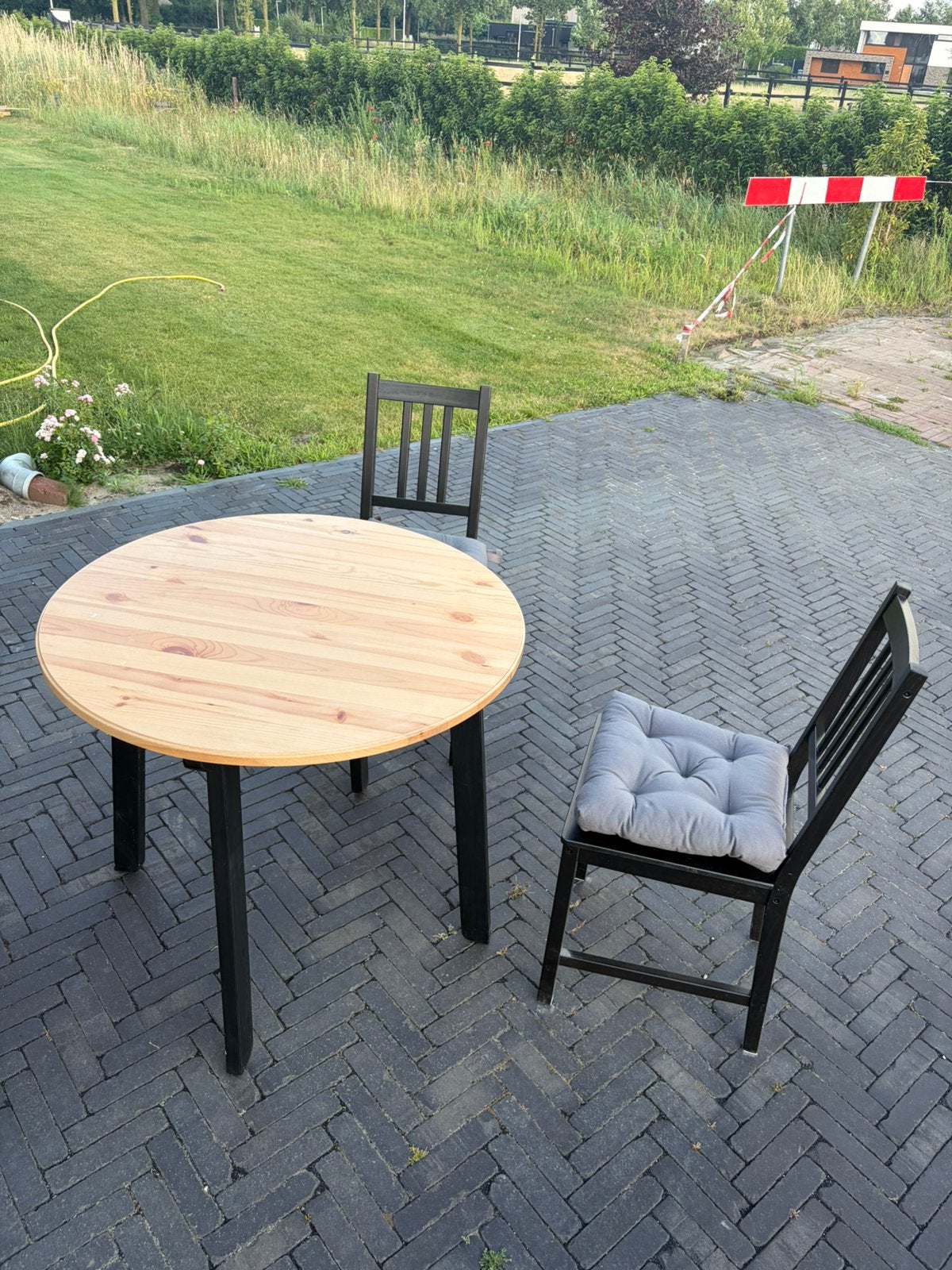 Kleine eetkamer set. 2 stoelen en kleine tafel 80 cm, Ophalen, Zo goed als nieuw, 4 tot 6 stoelen